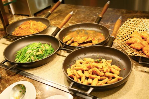 コタキナバルのハイアット リージェンシー の絶品ランチビュッフェ