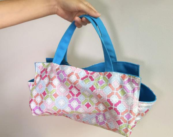 ホーチミンで見つけた遊び心のある便利なショルダーポーチ