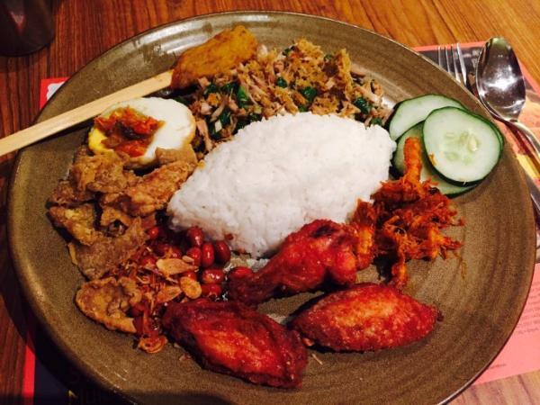 ジャカルタを中心に展開するインドネシア料理の大人気チェーン店