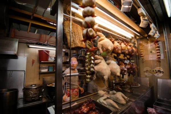 シンガポール・チャイナタウンの台所「マックスウェル・フードセンター」