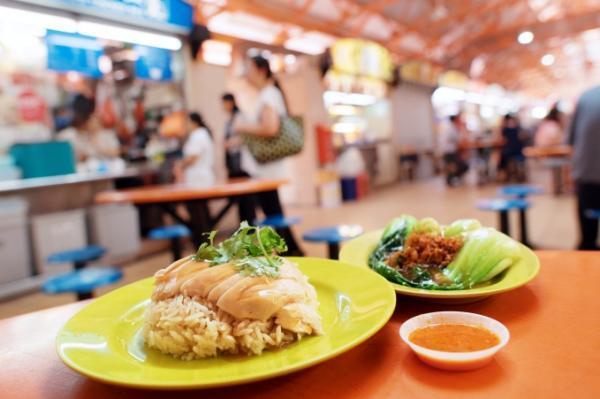 シンガポール・チャイナタウンの台所「マックスウェル・フードセンター」