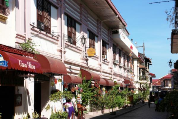 フィリピンの世界文化遺産！美しい棚田に、バロック様式の聖堂群