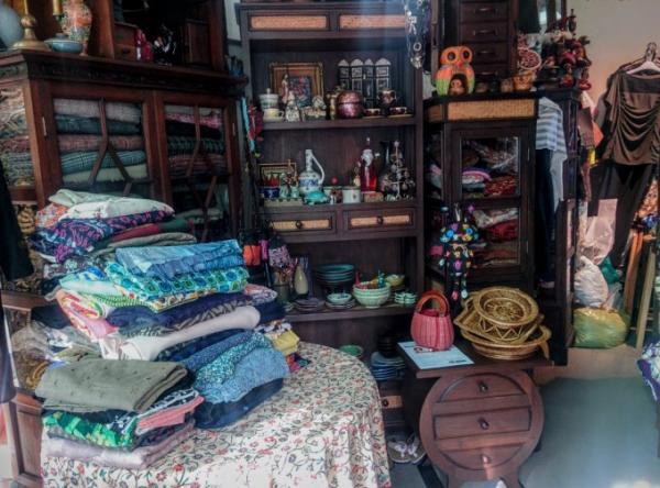 バンコクなら夢が叶う！憧れのタイシルクでドレスをお仕立て