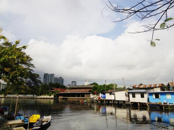 大地に実りをもららす雨〜雨季のバンコクに思う〜