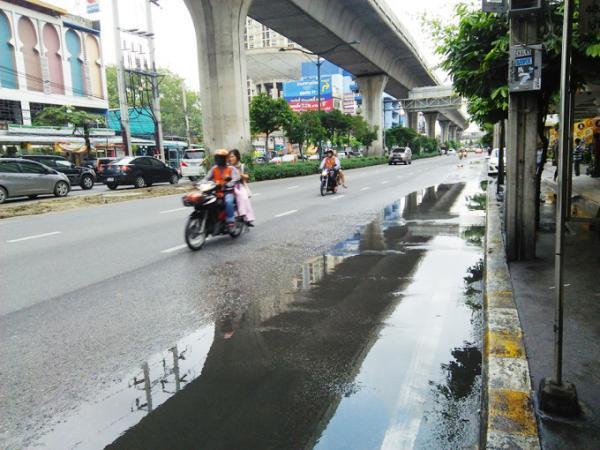 大地に実りをもららす雨〜雨季のバンコクに思う〜
