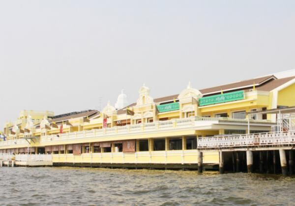 バンコクの川沿いショッピングモール「ヨートピマン・リバーウォーク」