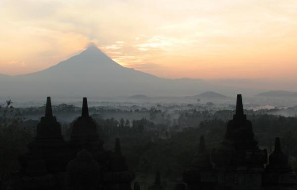 ジャワ島でＳＬをチャーターして自分専用の列車を走らせよう