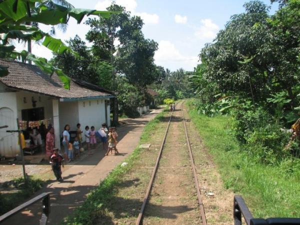 ジャワ島でＳＬをチャーターして自分専用の列車を走らせよう