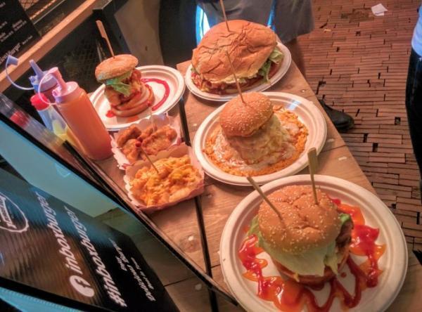 バンコクっ子たちが集うアートなナイトマーケット「ARTBOX」