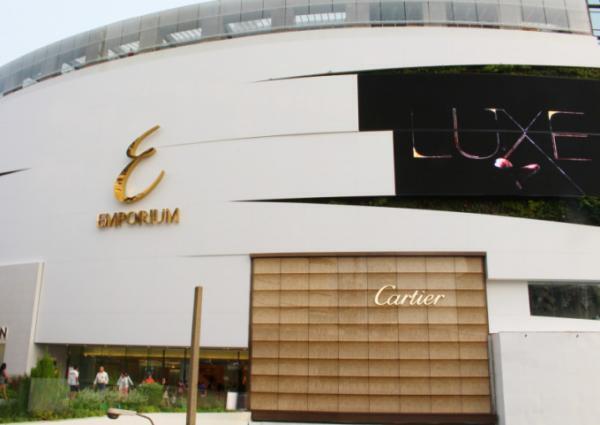 高級デパートが立ち並ぶ再開発エリア、バンコク「EM District」