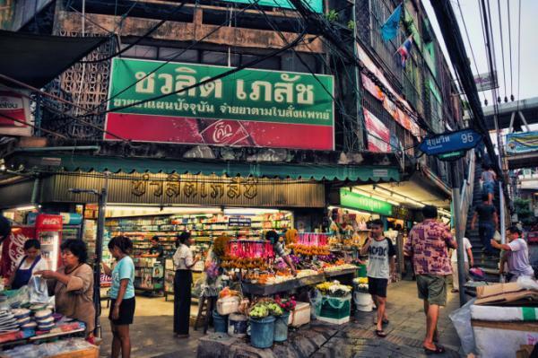 再開発の波に消えゆくバンコクの下町情緒