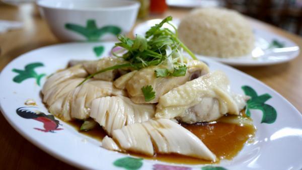 甘めのタレがイイ〜！「威南記海南鶏飯」の王道チキンライス