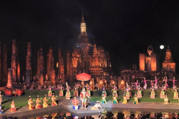 タイ灯篭流しの発祥「スコータイ・ロイクラトン＆キャンドル・フェスティバル」