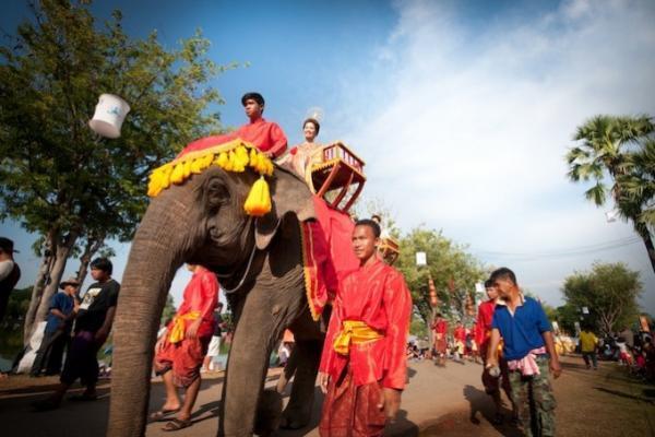 タイ灯篭流しの発祥「スコータイ・ロイクラトン＆キャンドル・フェスティバル」