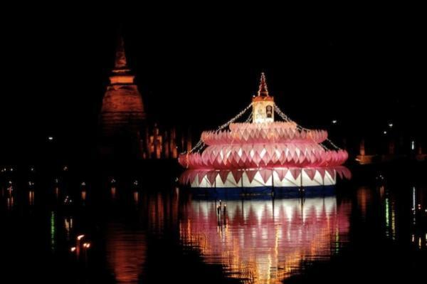 タイ灯篭流しの発祥「スコータイ・ロイクラトン＆キャンドル・フェスティバル」