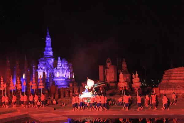 タイ灯篭流しの発祥「スコータイ・ロイクラトン＆キャンドル・フェスティバル」