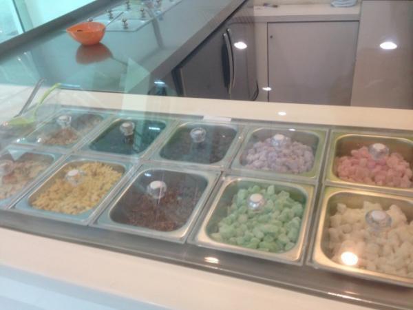 ブルネイで話題のフローズンヨーグルトアイスのお店