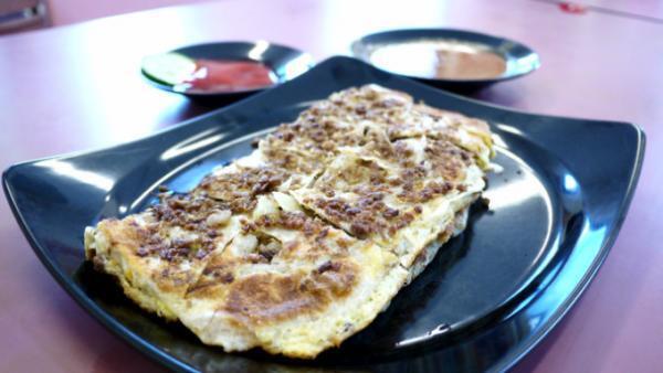 玉葱が味を引き立てる！これぞ老舗イスラム料理店のムルタバ