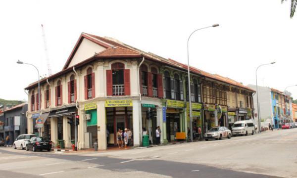 玉葱が味を引き立てる！これぞ老舗イスラム料理店のムルタバ