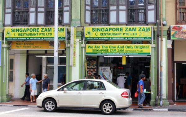 玉葱が味を引き立てる！これぞ老舗イスラム料理店のムルタバ