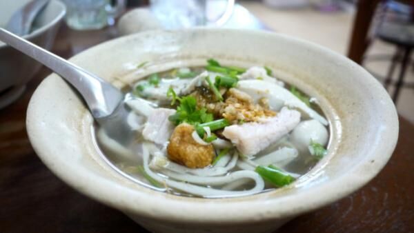 バンコクで創業32年！「セーウ」で食す、魚のすり身麺