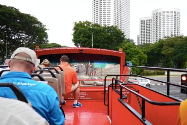 シンガポールの主要スポットを巡る2階建てバス「Hop on Hop off bus」
