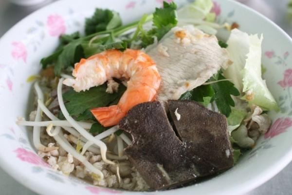 ベトナム南部の名物麺「フーティウ」とは？