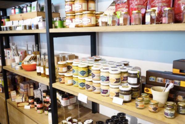 シンガポールの新鋭デザイナーの作品が集結！「Naiise（ナイーズ）」