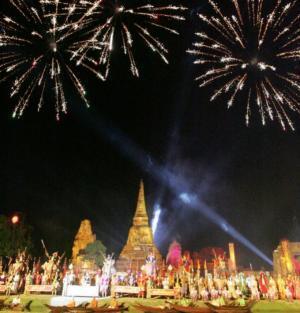 遺跡群を舞台にした圧巻のショーは必見！アユタヤ世界遺産祭り2015