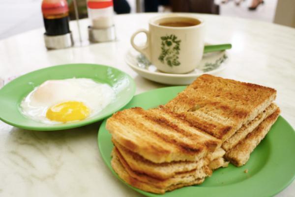 シンガポールの朝食と言えば！カヤトースト名店「ヤ・クン・カヤ・トースト」
