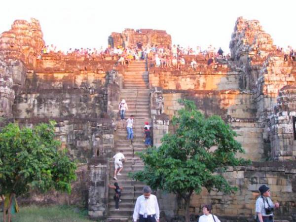 アンコール遺跡群でサンセット鑑賞するなら「プノンバケン寺院」へ