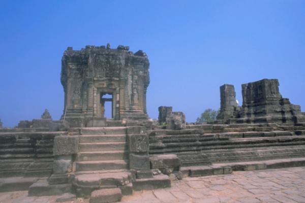 アンコール遺跡群でサンセット鑑賞するなら「プノンバケン寺院」へ