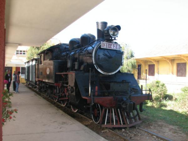 避暑地の中をのんびり走る「ベトナム・ダラットの高原鉄道」