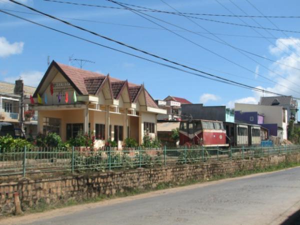 避暑地の中をのんびり走る「ベトナム・ダラットの高原鉄道」