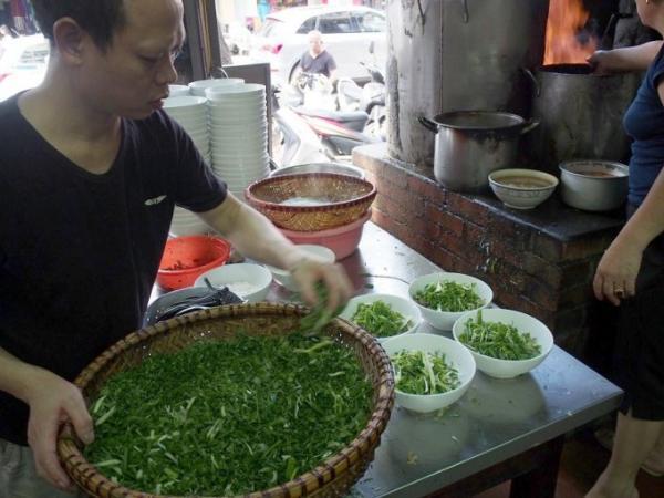 ハノイに来たら絶対食べたい2大麺料理「フォー」「ブンチャー」