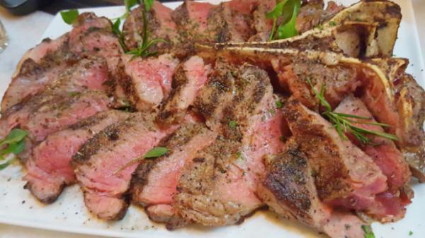 噂の1kgステーキに舌鼓！バンコクの肉系レストラン「Meat Bar 31」