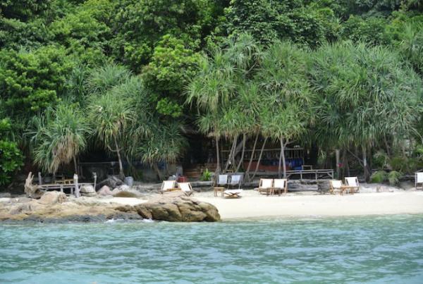 リゾートできるアンダマン海に浮かぶタイの島々