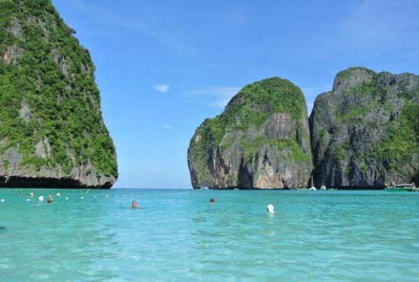 リゾートできるアンダマン海に浮かぶタイの島々