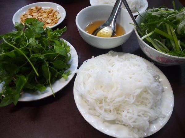 ハノイに来たら食べたいグルメ3品「ソイ」「チャーカー」「ブンボーナンボー」