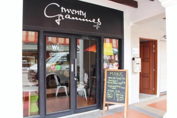 謎のソースが味の決め手！シンガポールのワッフル人気店「Twenty Grammes」