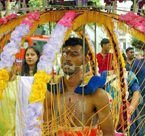シンガポールで目撃！ヒンズー教の奇祭「タイプーサム」