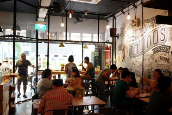 シンガポールのカフェで出会った緑色（！）のパンケーキ