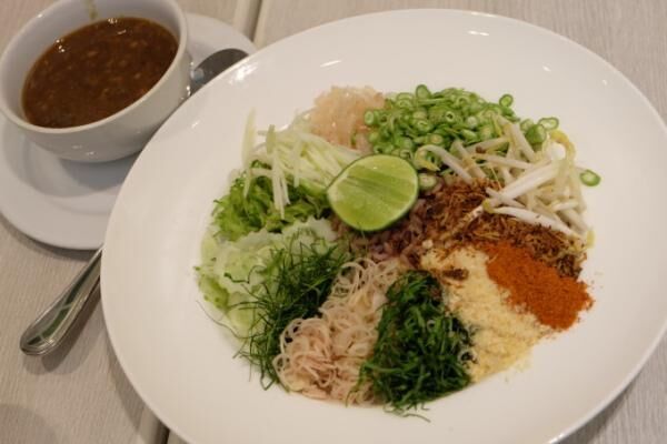 芸能人もお忍びで通う！バンコクで人気の南タイ料理店「Baan ice」