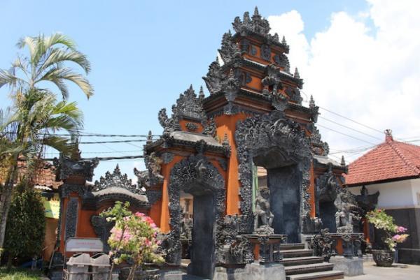バリのパワースポット！海に浮かぶヒンズー寺院「タナロット寺院」