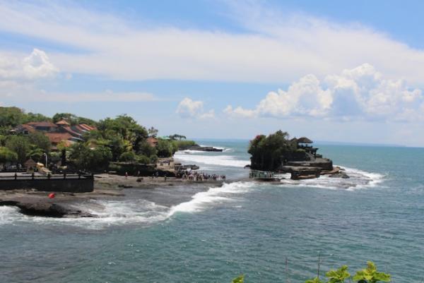 バリのパワースポット！海に浮かぶヒンズー寺院「タナロット寺院」
