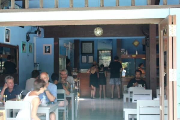 バリ島クロボカンで人気のナシチャンプル店「ワルン・コレガ」
