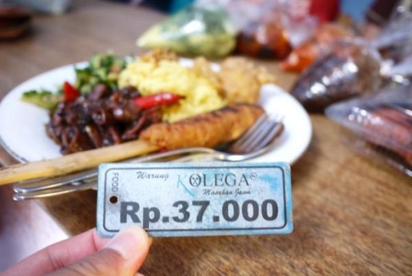 バリ島クロボカンで人気のナシチャンプル店「ワルン・コレガ」