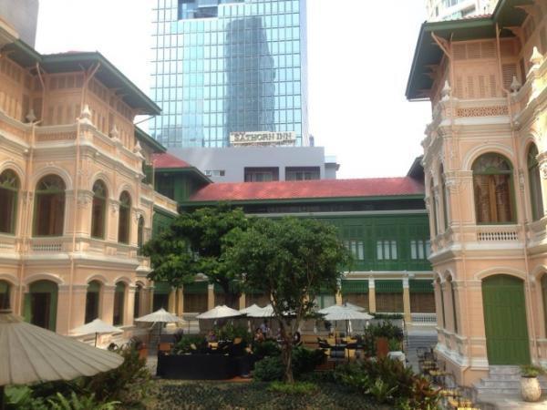 バンコクのWホテル敷地内に佇むコロニアル建築レストランでランチ