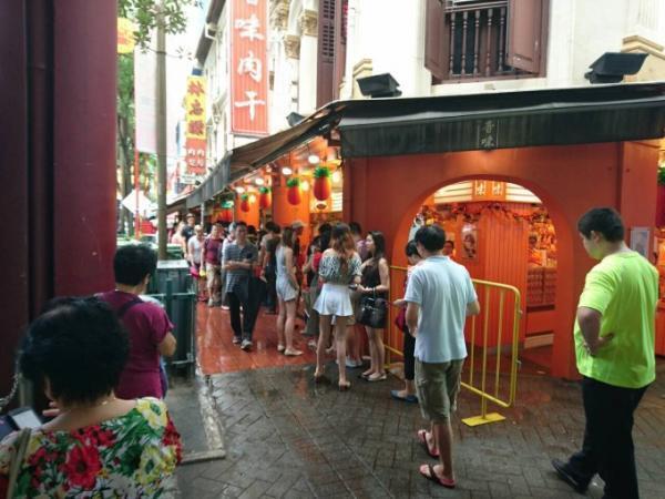 爆発的な長蛇の列を覚悟！シンガポールの中華風ビーフジャーキー人気店