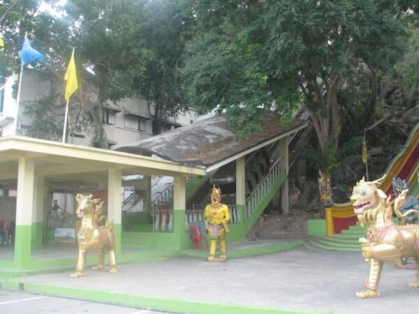 謎多き、タイ寺院の不思議な乗り物